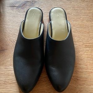 Nisolo Leather Mule.  Size 7.5 (fits like a 7). Black.